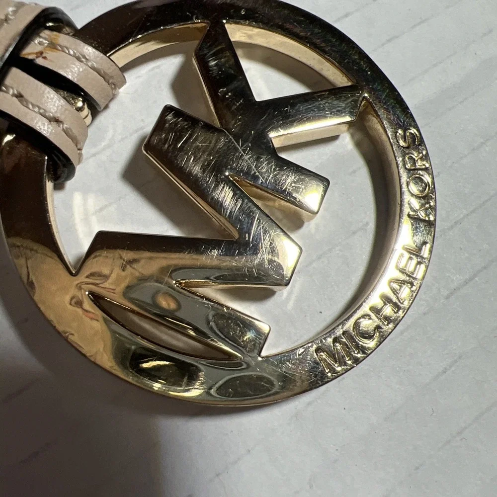 MICHAEL KORS Medallion Hang Charm Key Chain Gold‎ Logo Purse Coat FOB Clip